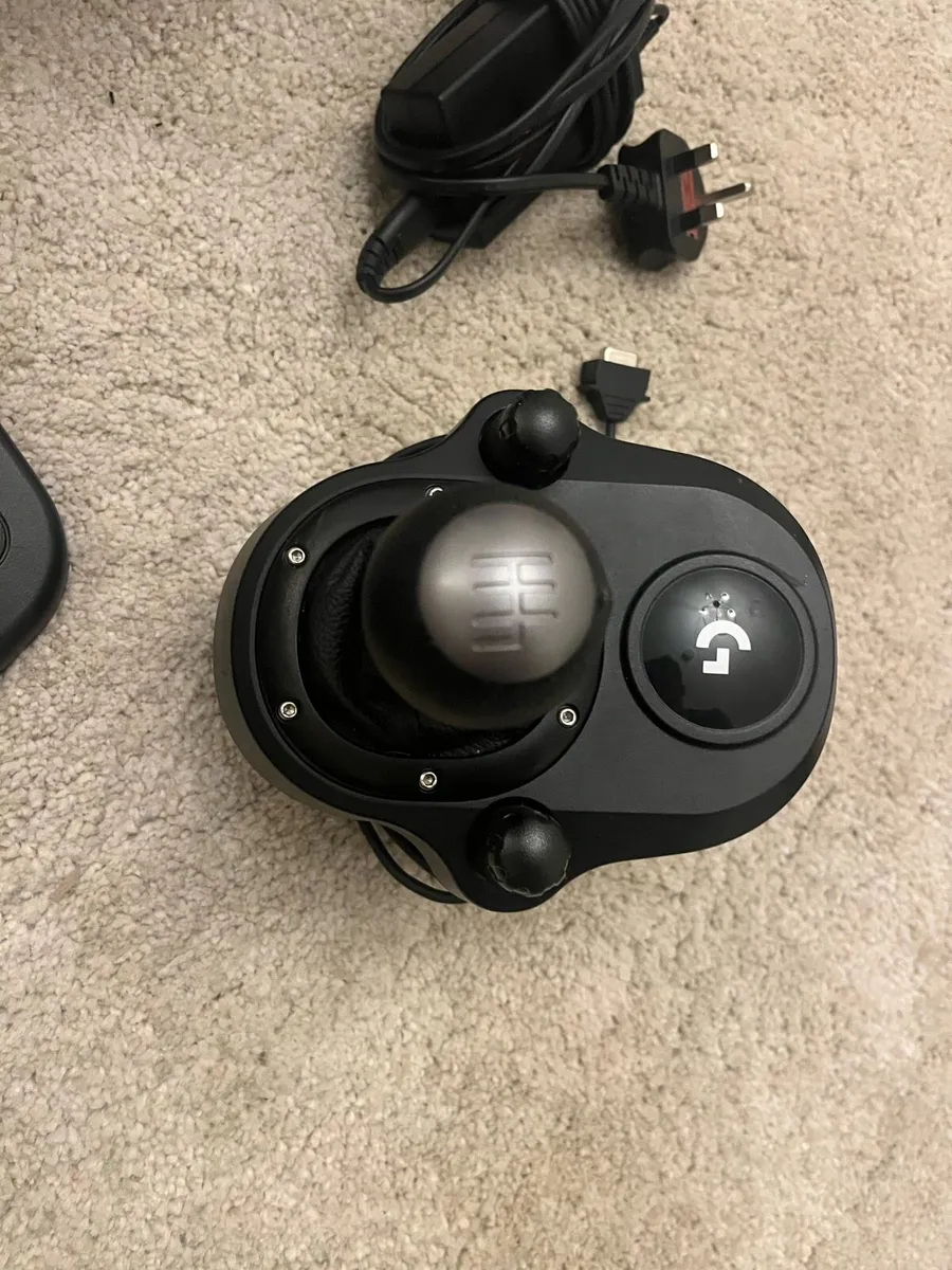 Logitech g920 Xbox one with gear stick,chair+box - Image 3