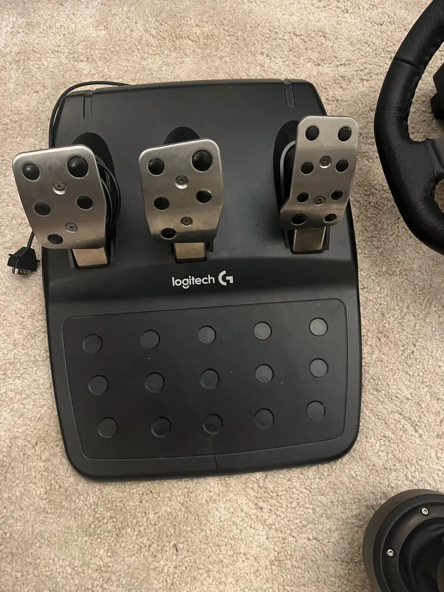 Logitech g920 Xbox one with gear stick,chair+box - Image 4