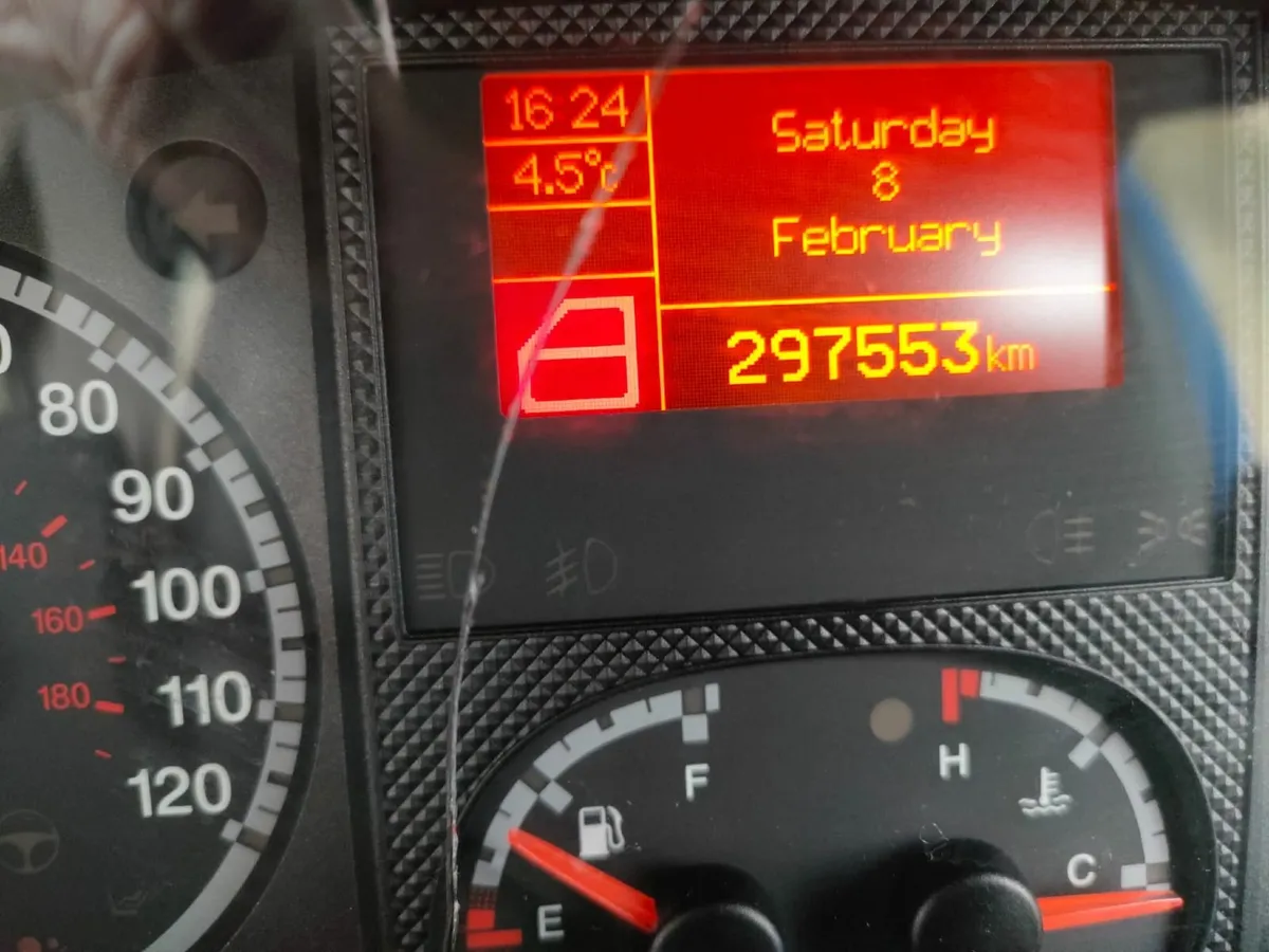 Camper van - Image 4