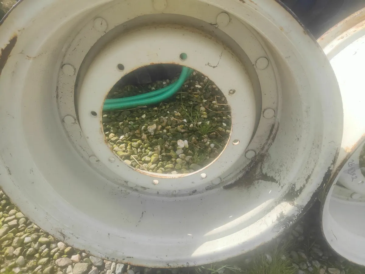 New holland 15x28 rims - Image 2