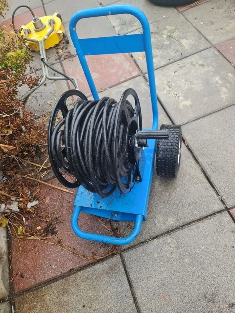 hose and reel - Image 1