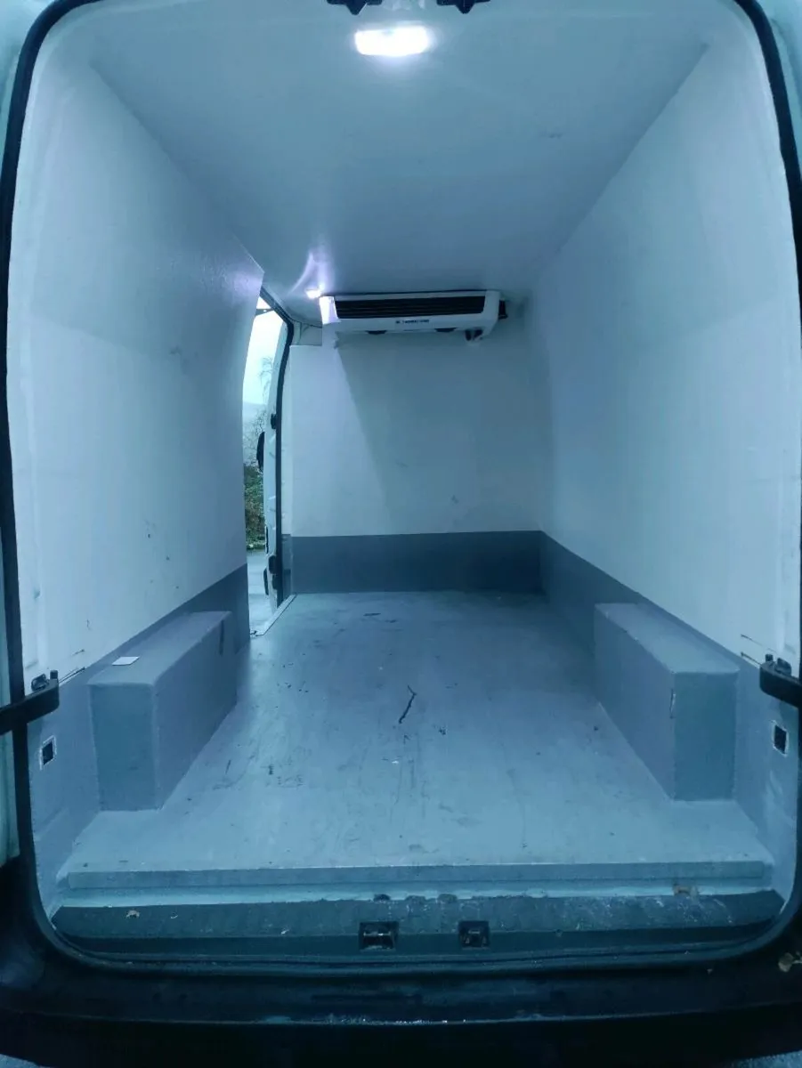 Refrigerated van - Image 2