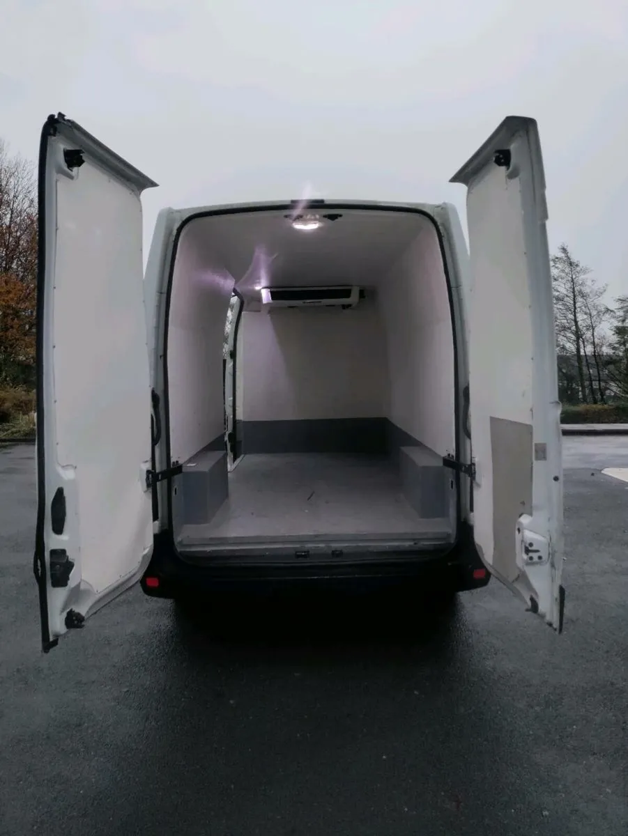 Refrigerated van - Image 3