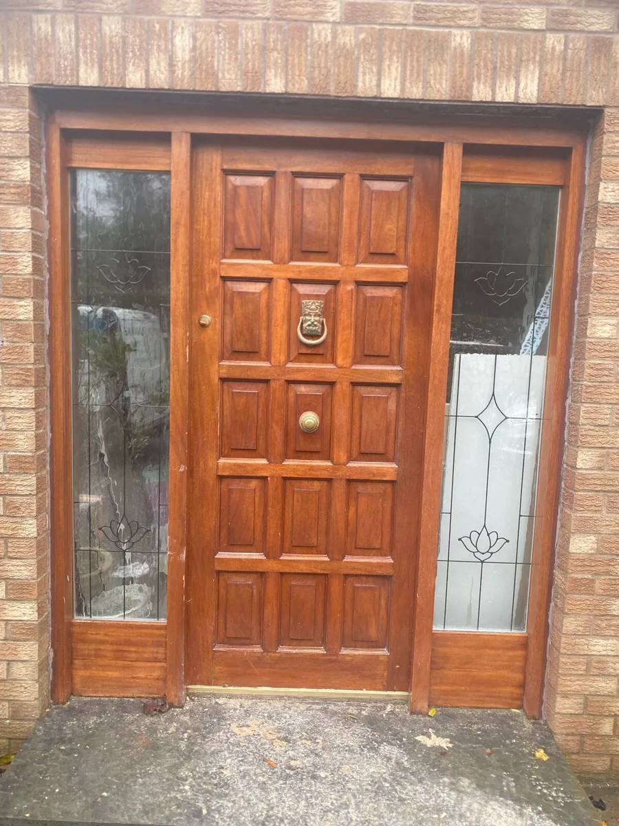 Front door with frame - Image 1