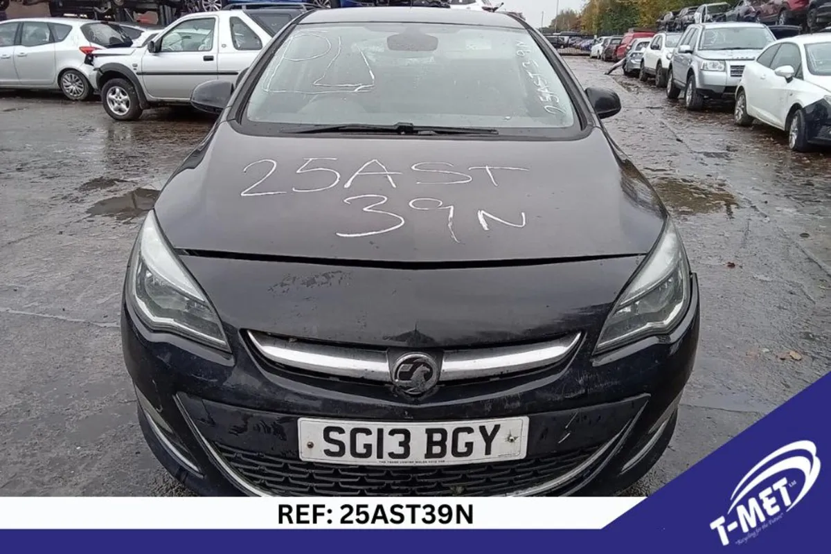 2013 VAUXHALL ASTRA BREAKING FOR PARTS - Image 1