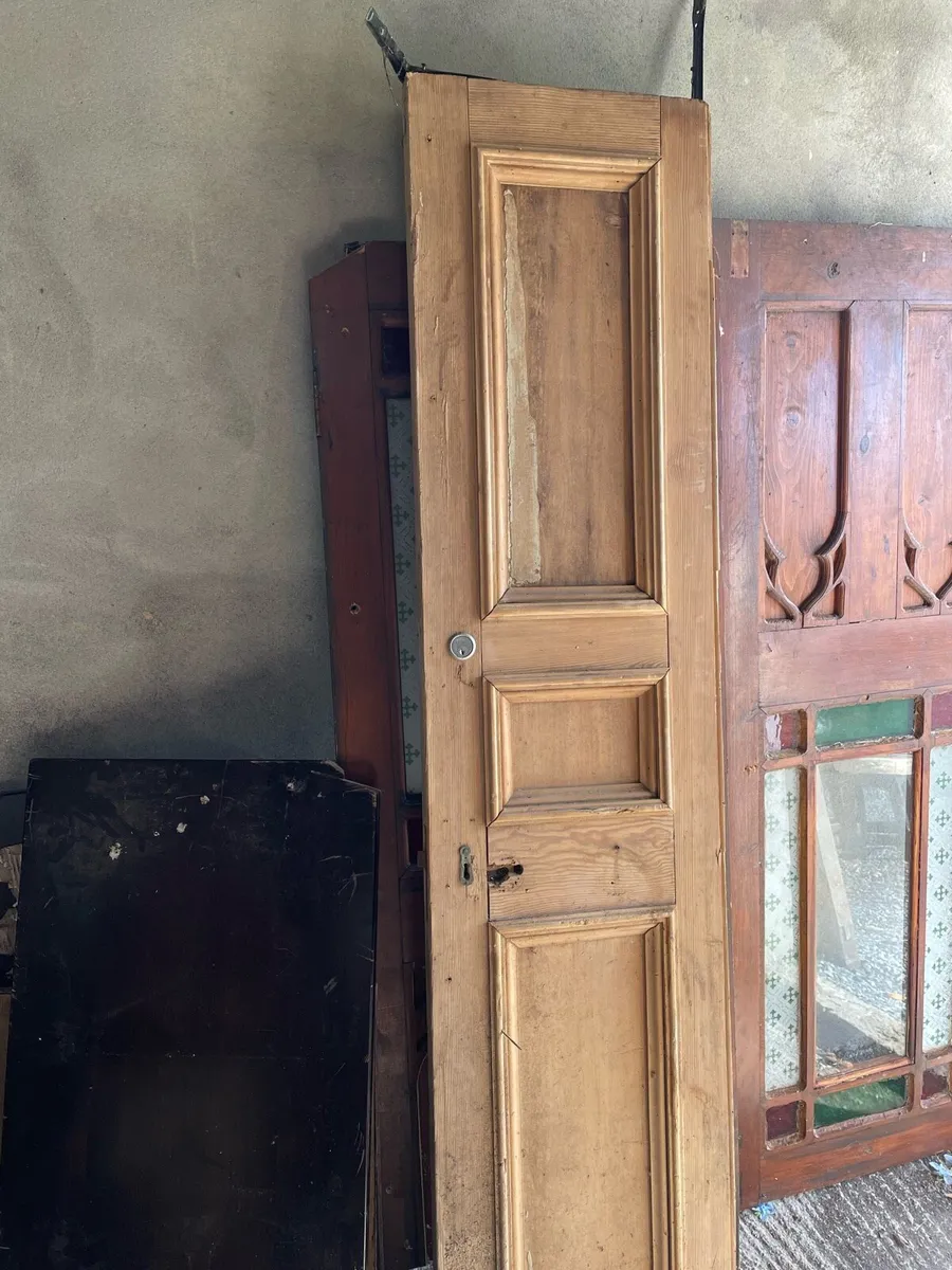 Old Stools tables Guinness bottles pictures - Image 4