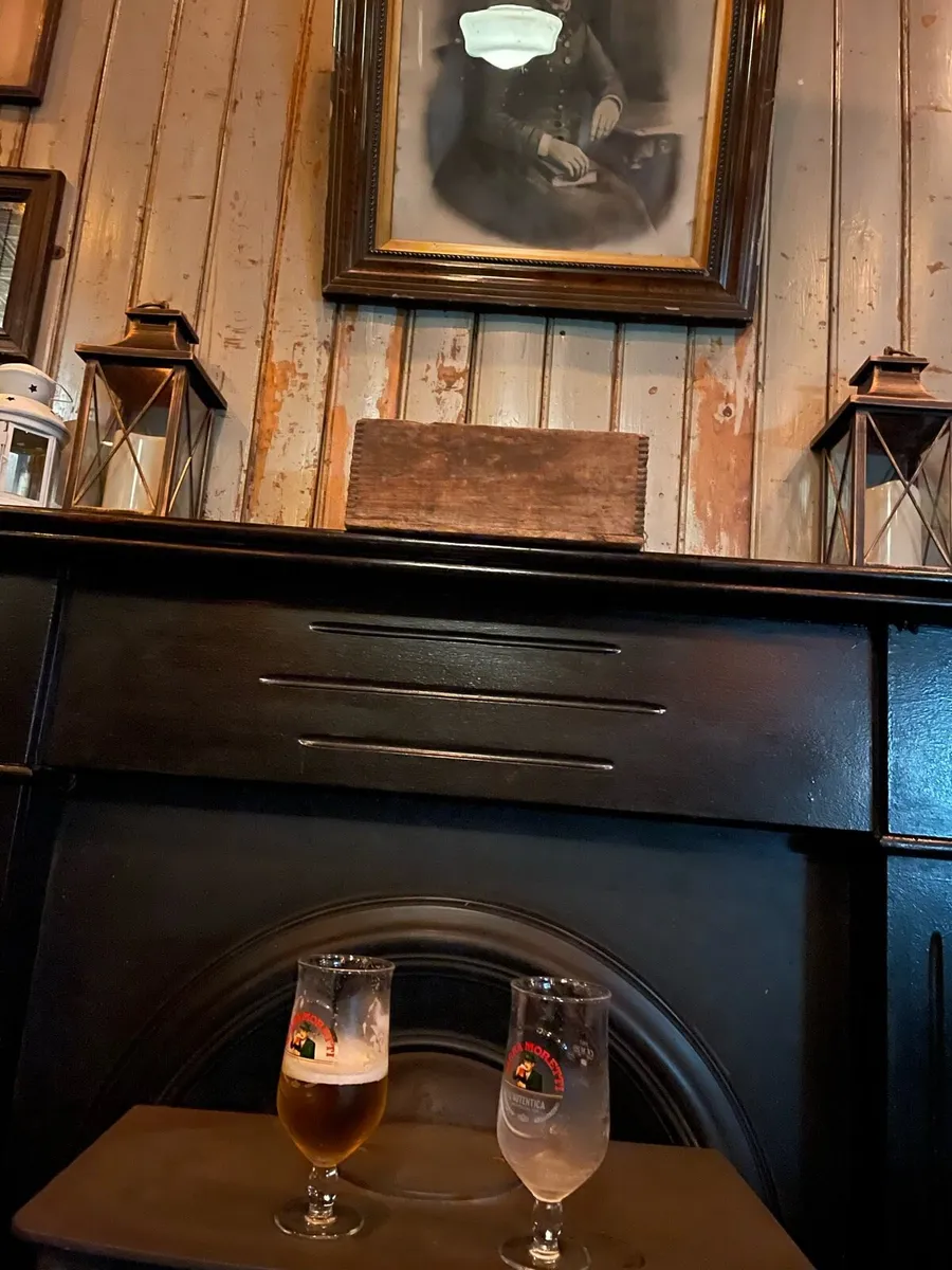 Old Stools tables Guinness bottles pictures - Image 3