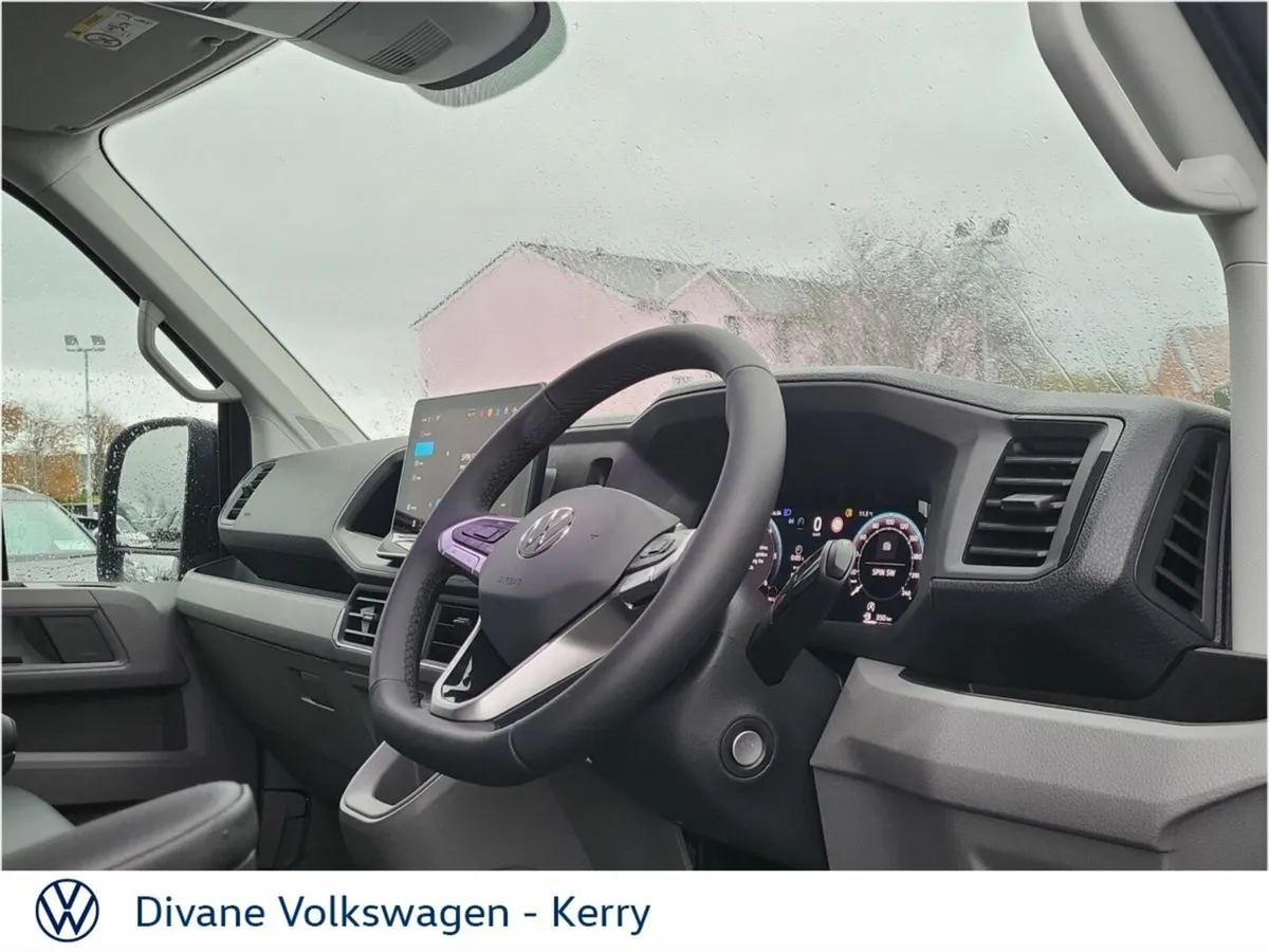 Volkswagen Crafter HIGHLINE 35 MWB 177BHP AUTO - Image 4
