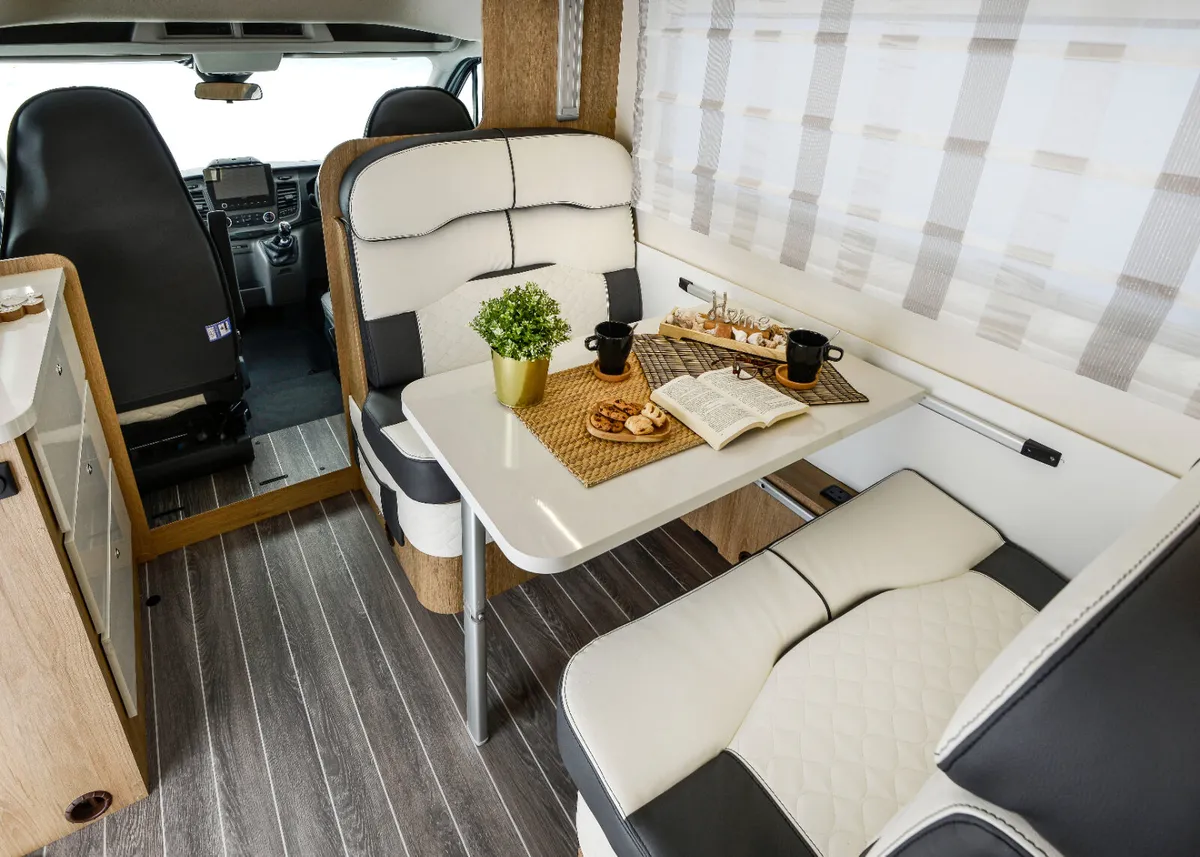 Family Motorhome 6Berth/6Belts  Save £4,860 - Image 3