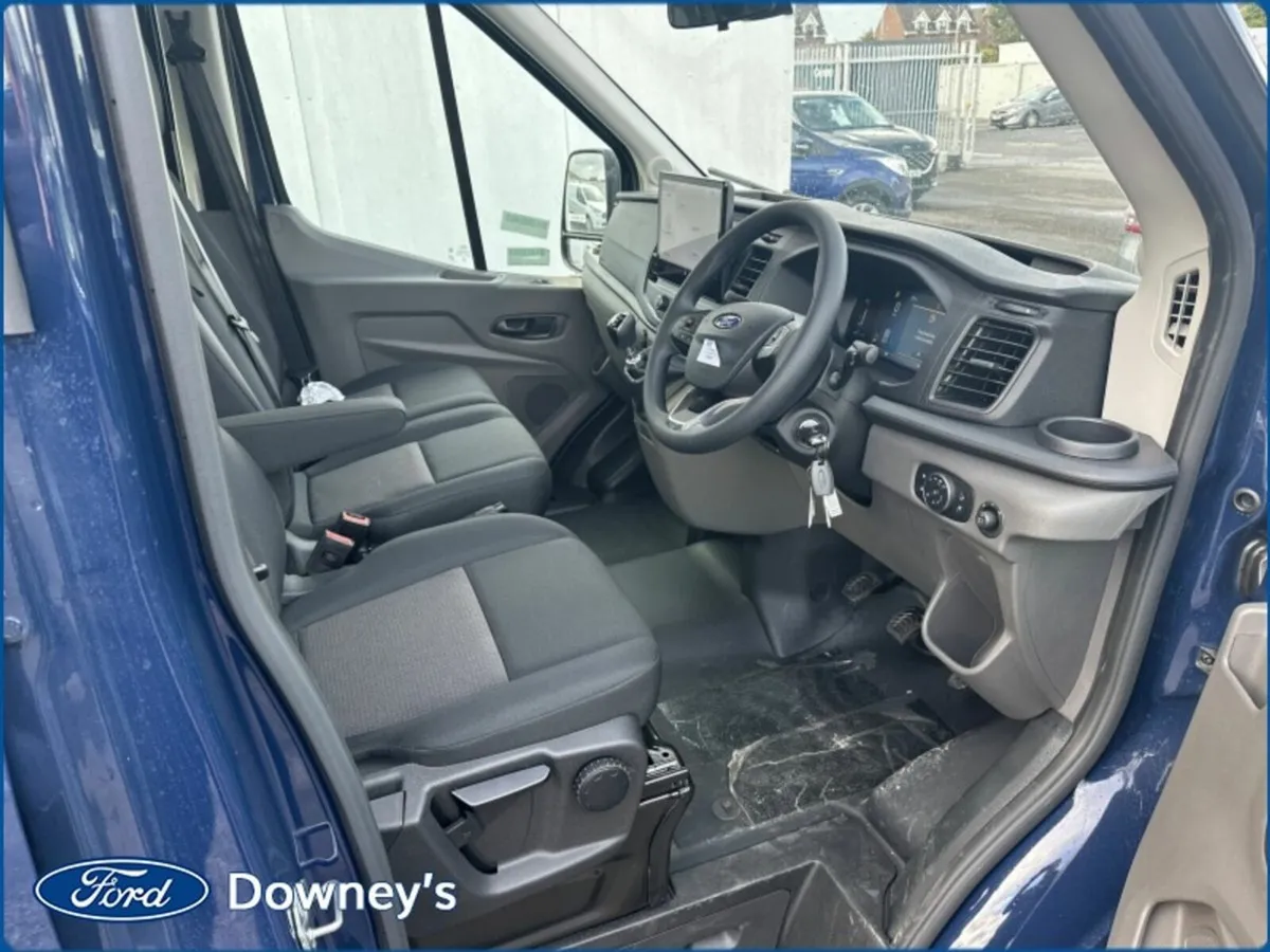 Ford Transit CHASSIS CAB, CREW CAB 7-SEATER 2.0 TD - Image 2