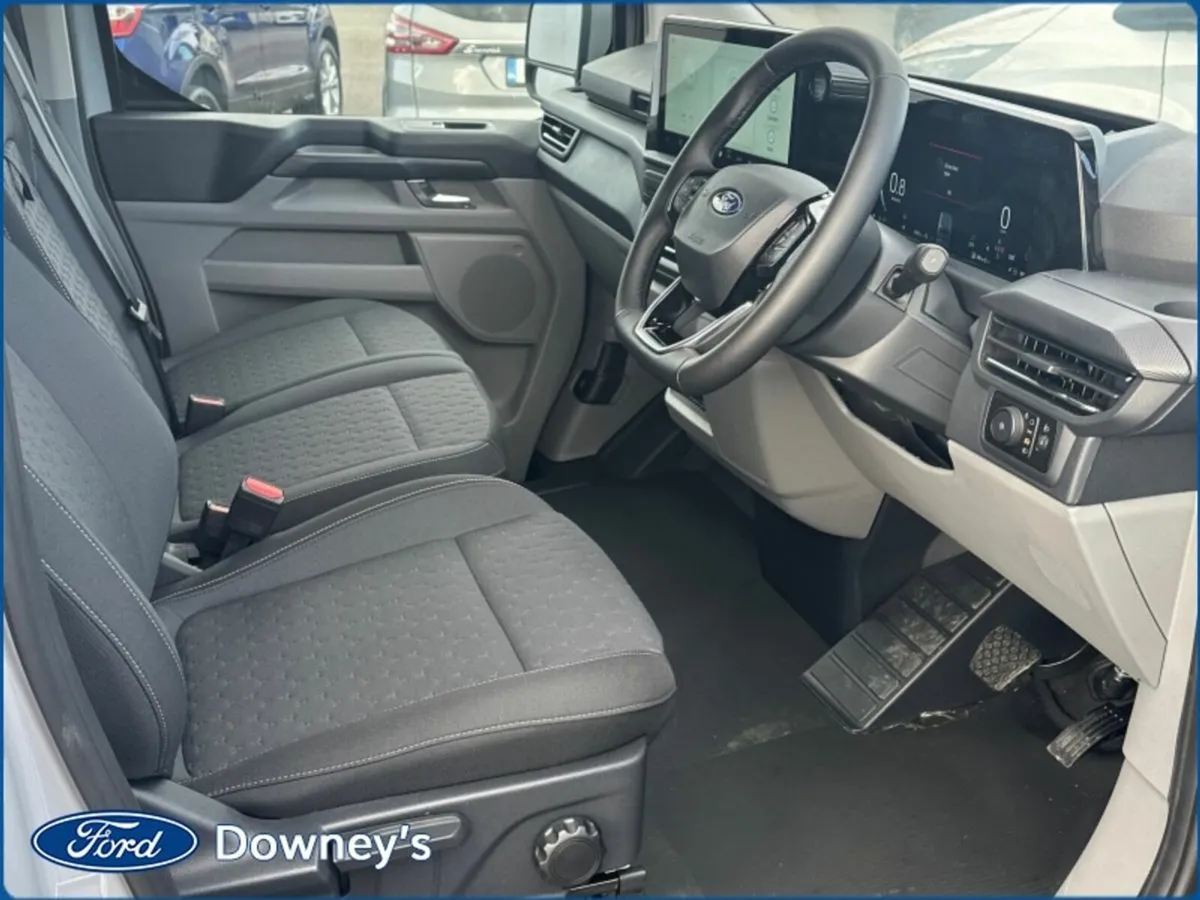 Ford Transit Custom LWB LIMITED 170 PS *AUTO* 2.0 - Image 2