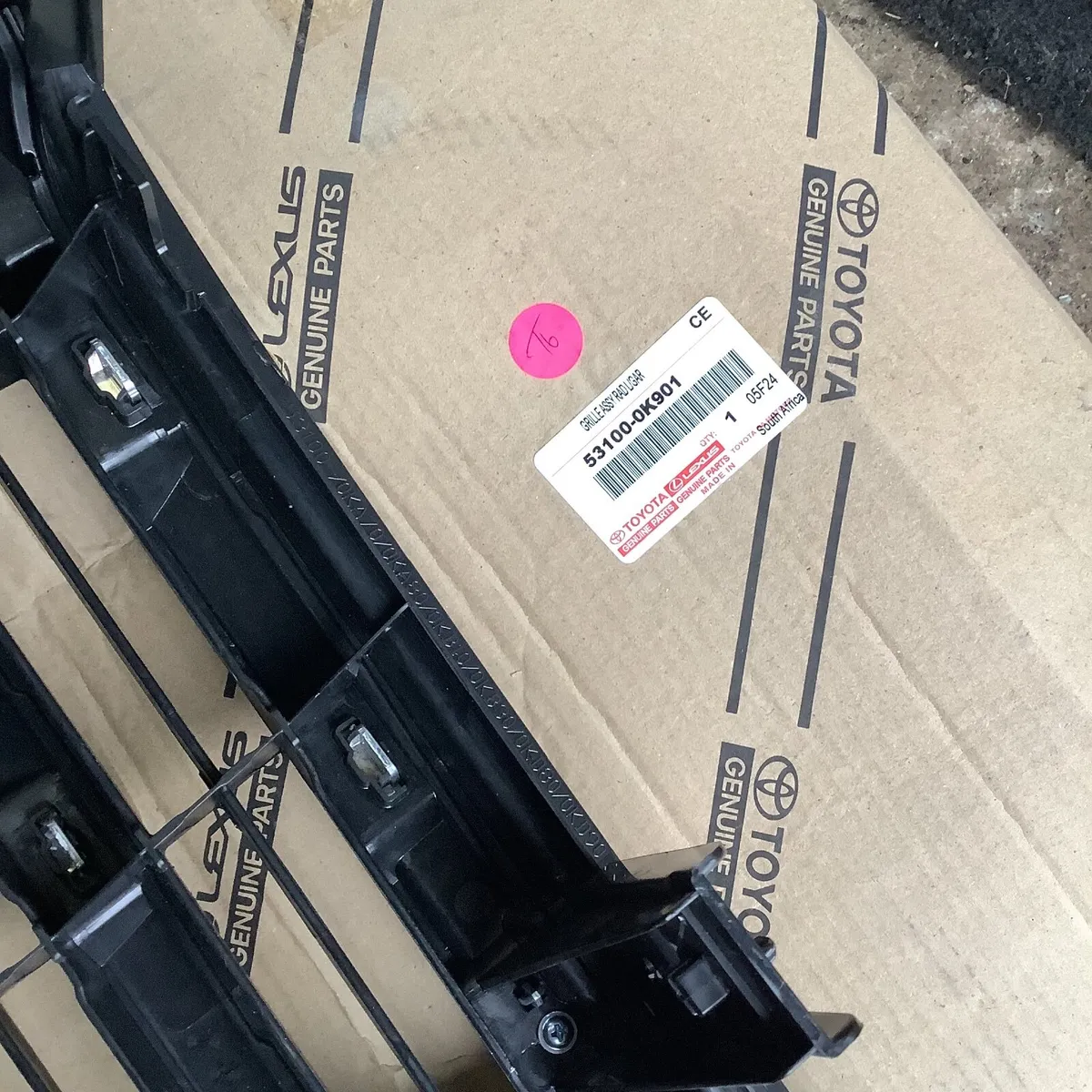 Toyota hi-lux  front new bumper and grills 2017 - Image 3