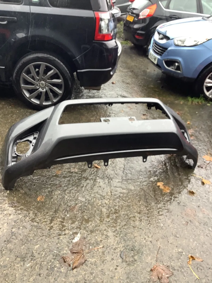 Toyota hi-lux  front new bumper and grills 2017 - Image 1