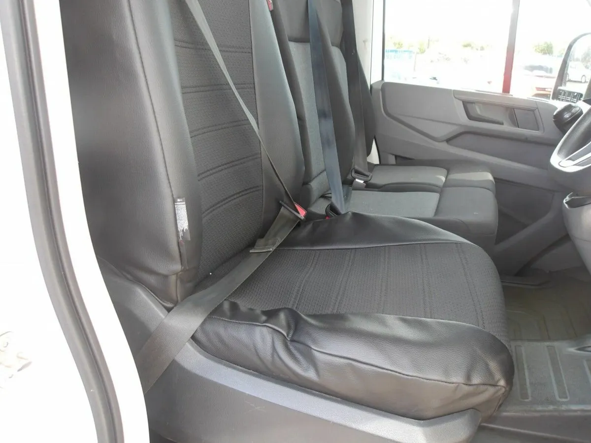 Volkswagen Crafter CRAFTER 35 MWB 140BHP  M6F HR 5 - Image 4