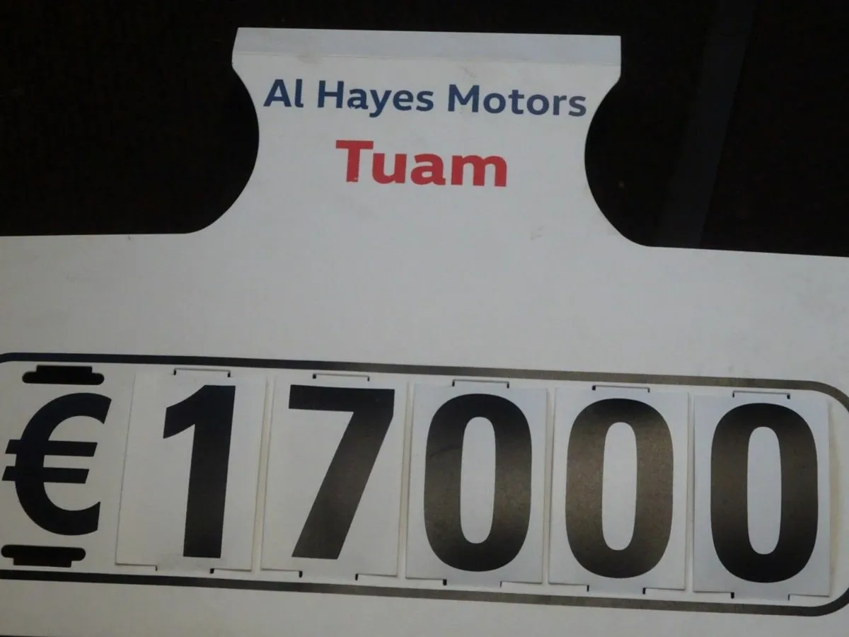 Volkswagen Crafter CRAFTER 35 MWB 136BHP  6SP 5DR - Image 3