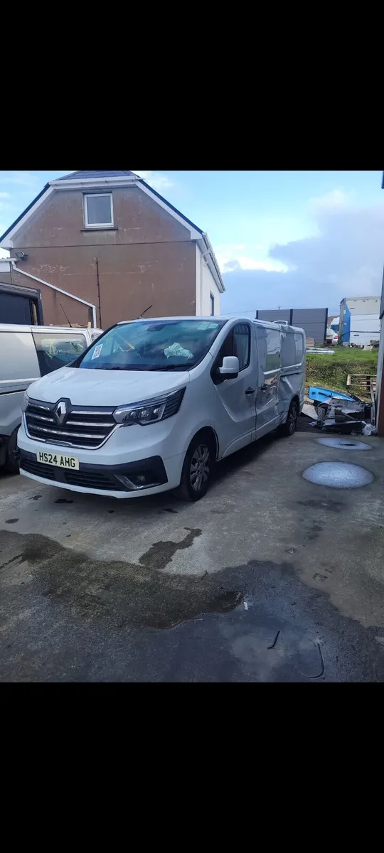 2x  2023  renault traffic for breaking - Image 1