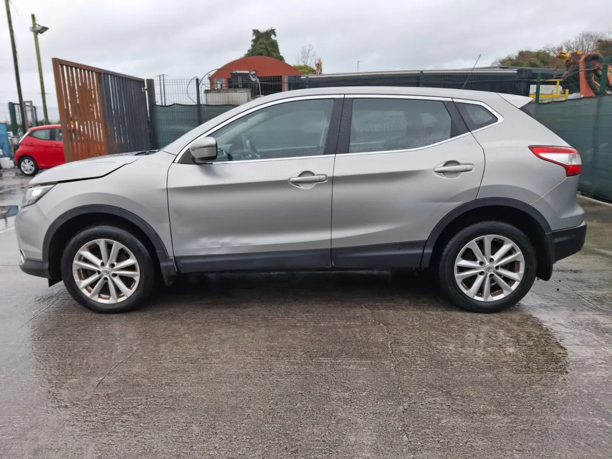 2015 Nissan Qashqai 1.5 Diesel - Image 3