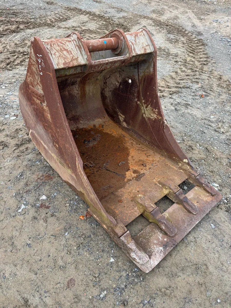 34in Volvo Bucket 70mm pins - Image 1