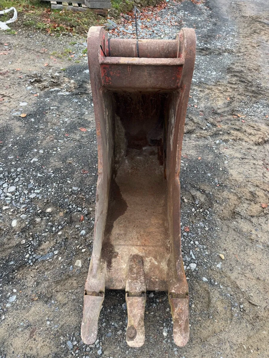 18in Scoop Excavator Bucket 80mm pins - Image 2