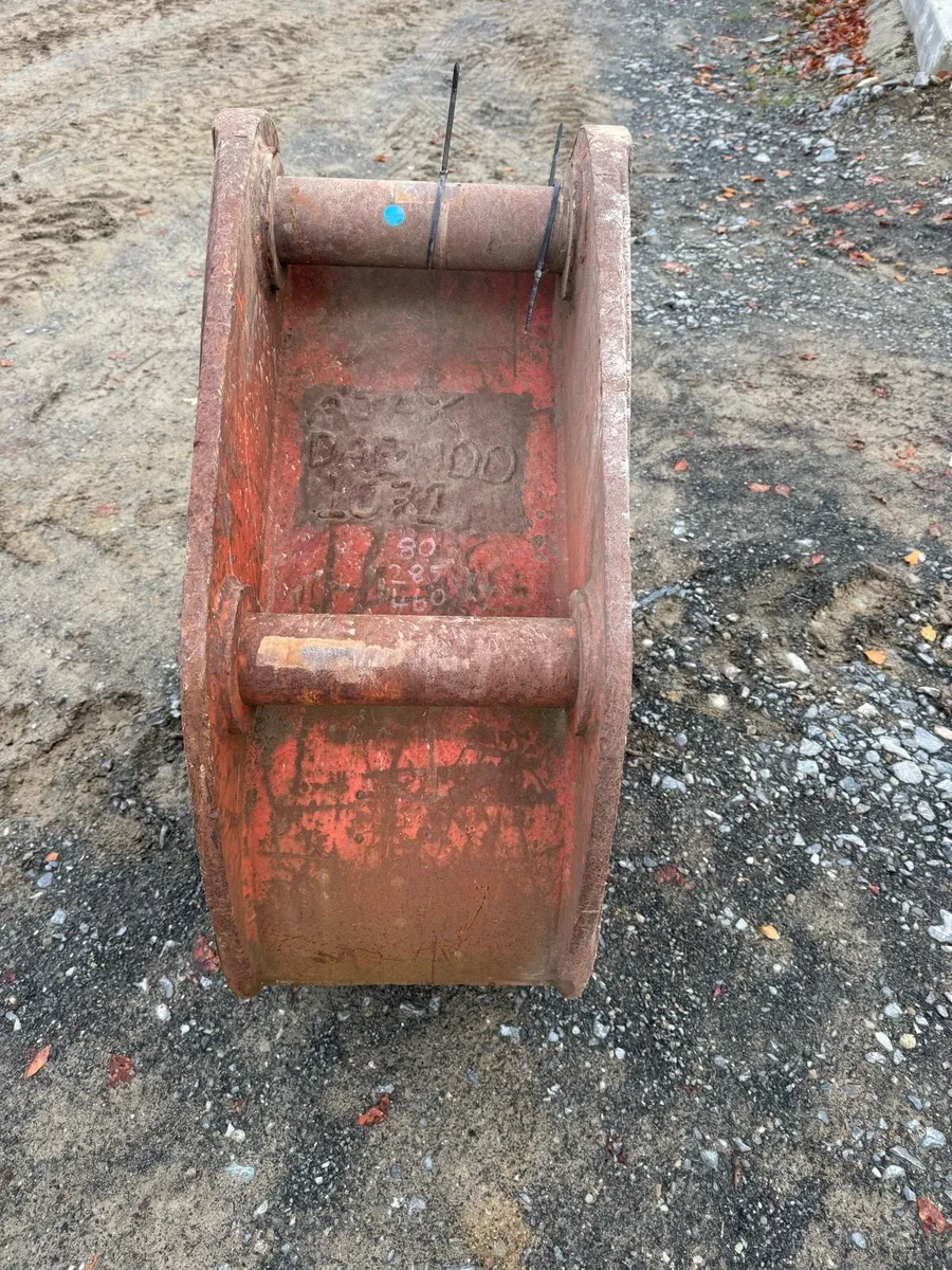 18in Scoop Excavator Bucket 80mm pins - Image 4
