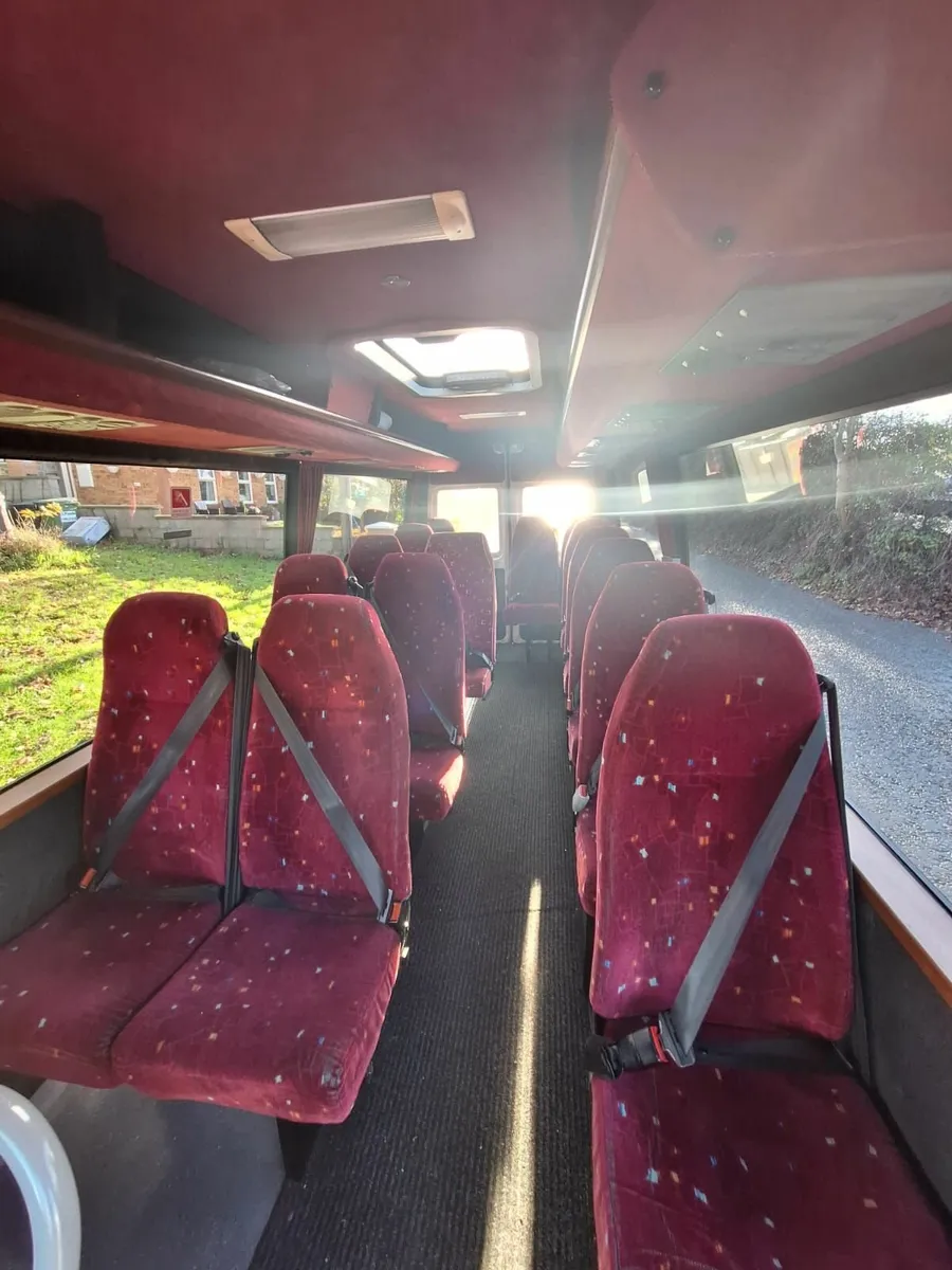 Minibus Mercedes Benz white, camper van - Image 1