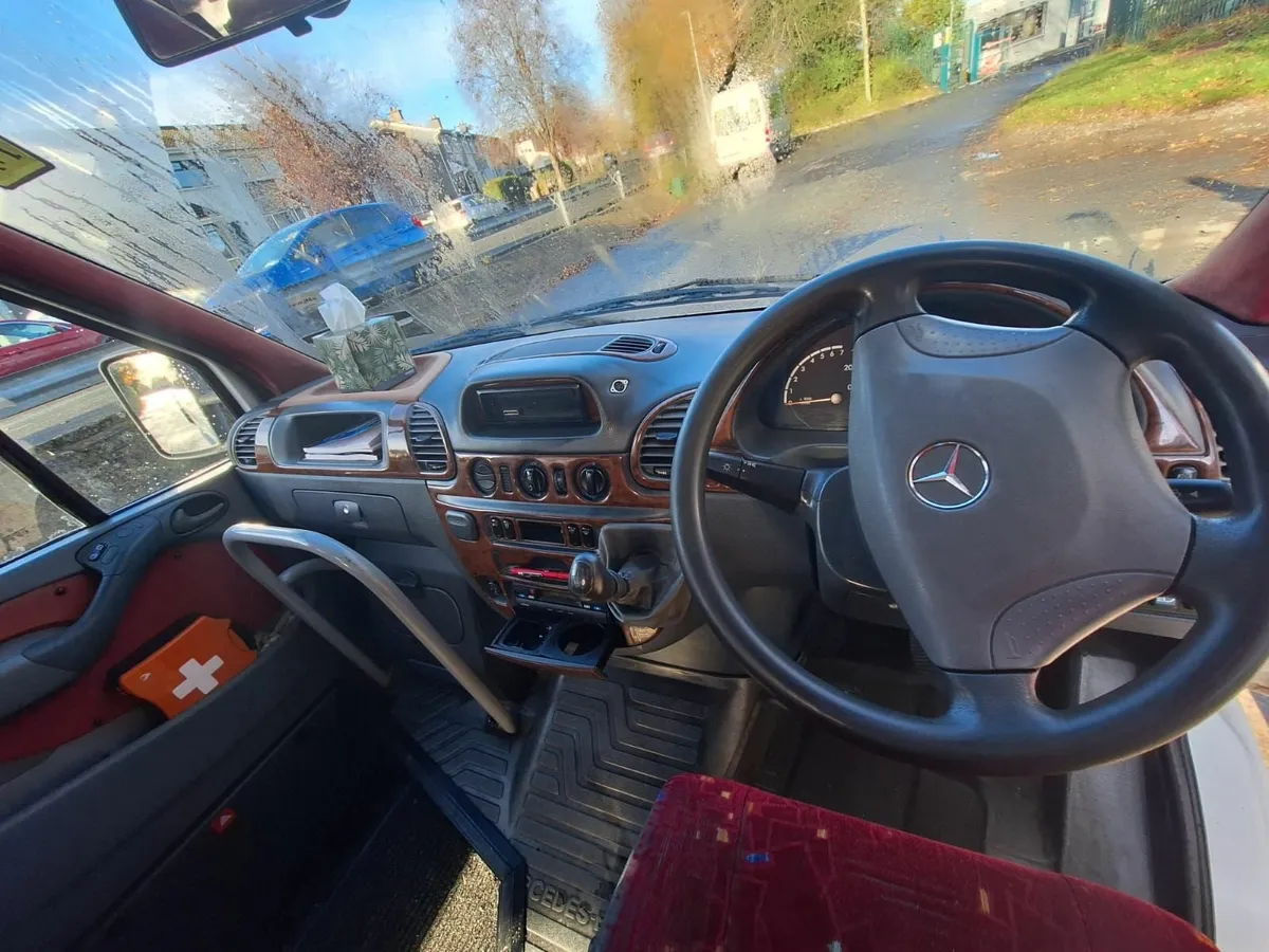 Minibus Mercedes Benz white, camper van - Image 4