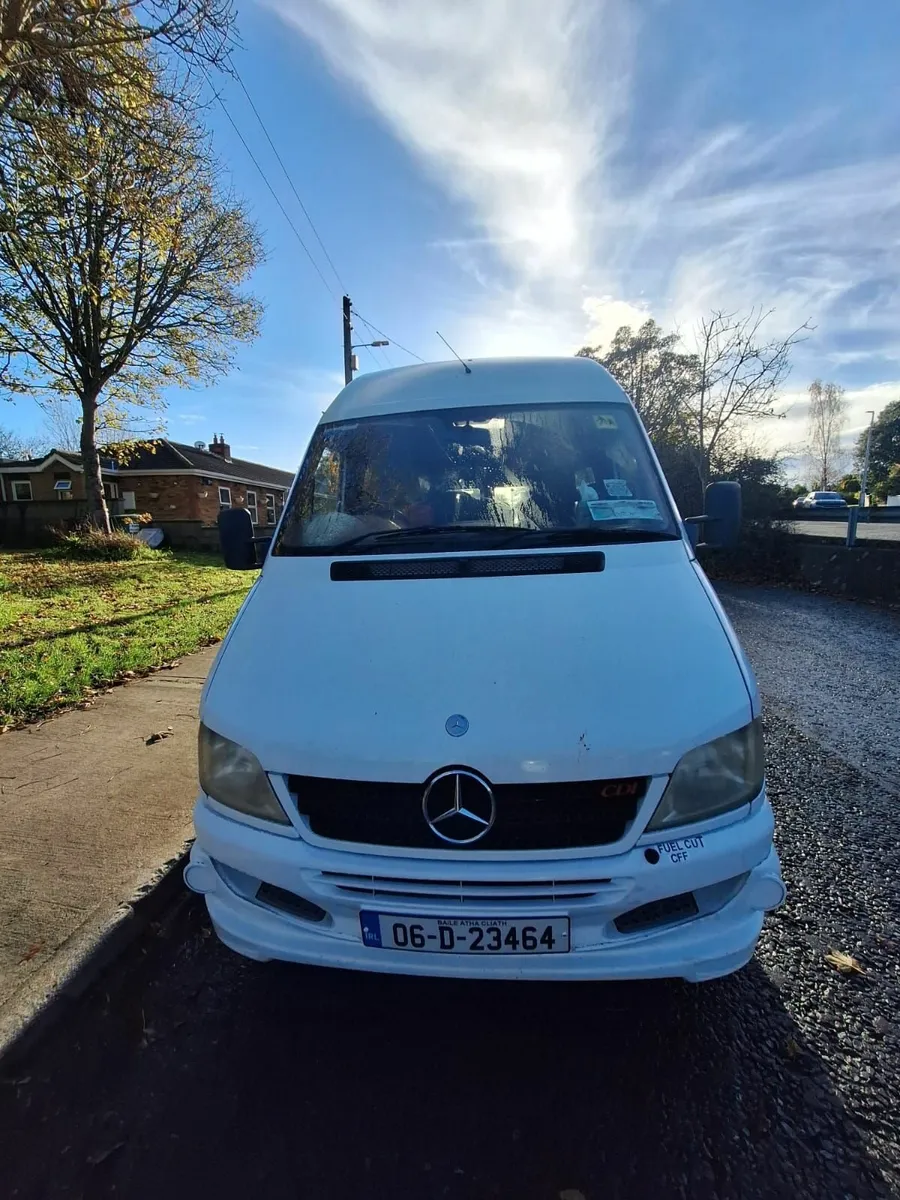 Minibus Mercedes Benz white, camper van - Image 3