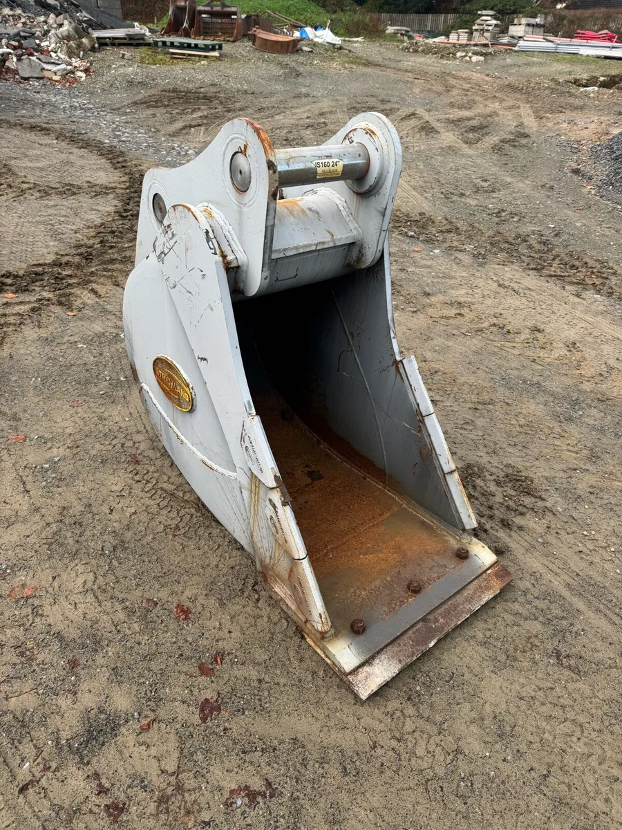 Unused 24in Strickland Bucket 80mm 20T Exacator - Image 1