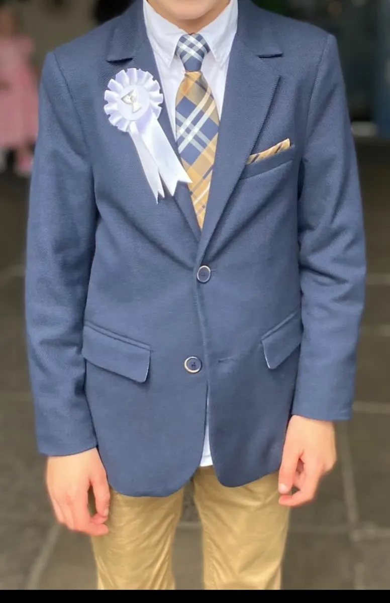 Boys suit - Image 1