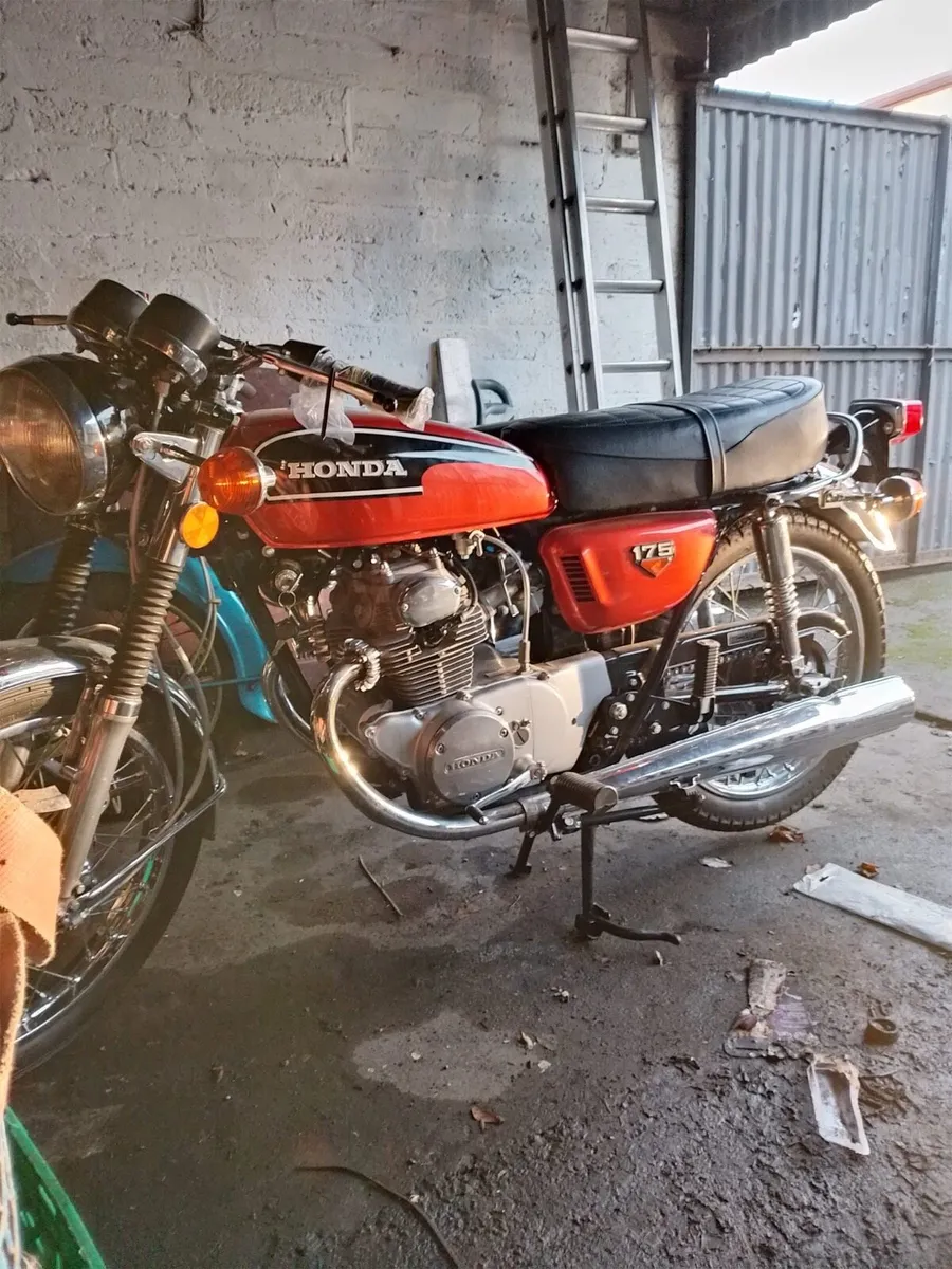 Selection of honda bikes - Image 1