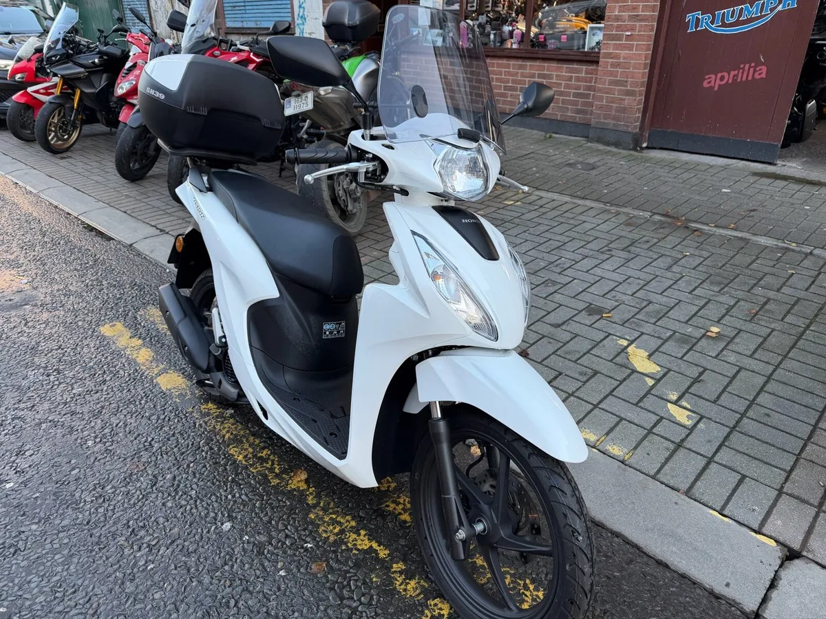 2024 Honda Vision 110 only 1150km - Image 3