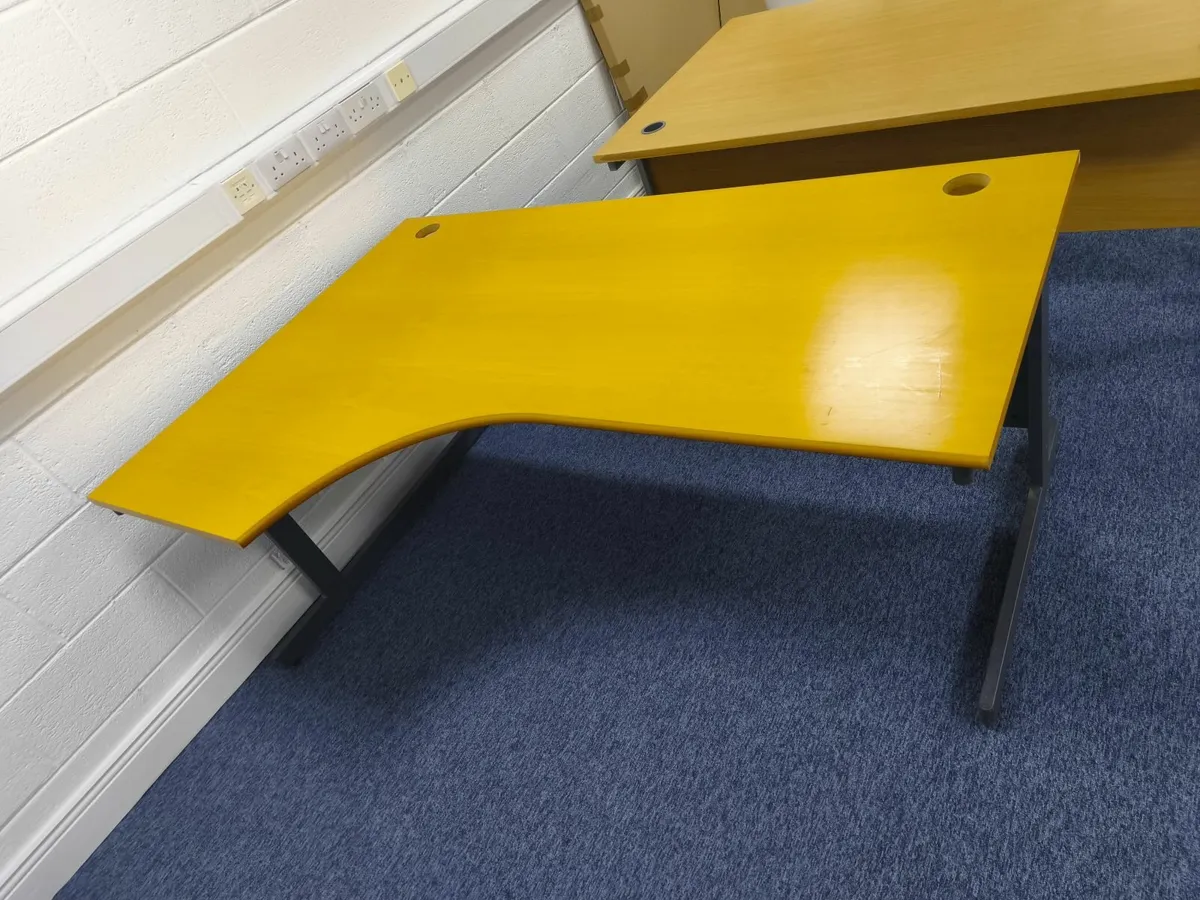 Office desk 180 x 120cm - Image 1