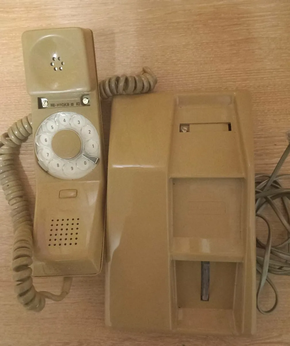 Art deco telephones. - Image 2