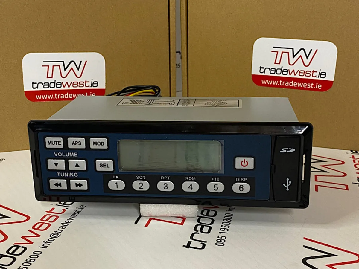 24V Radio with USB Port and SD Slot - Image 3