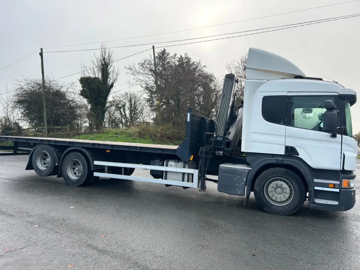 2013 Scania p280 6x2 flat with hiab crane - Image 4