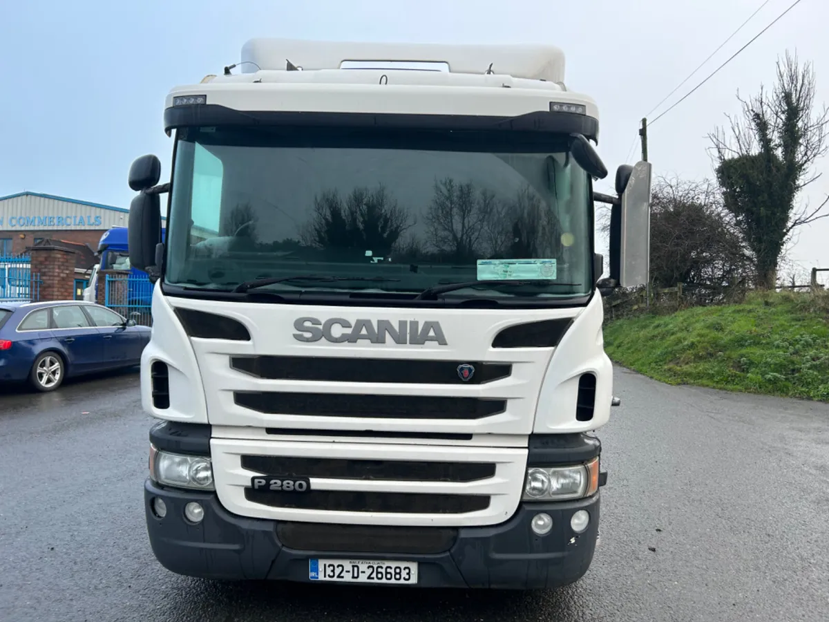 2013 Scania p280 6x2 flat with hiab crane - Image 2