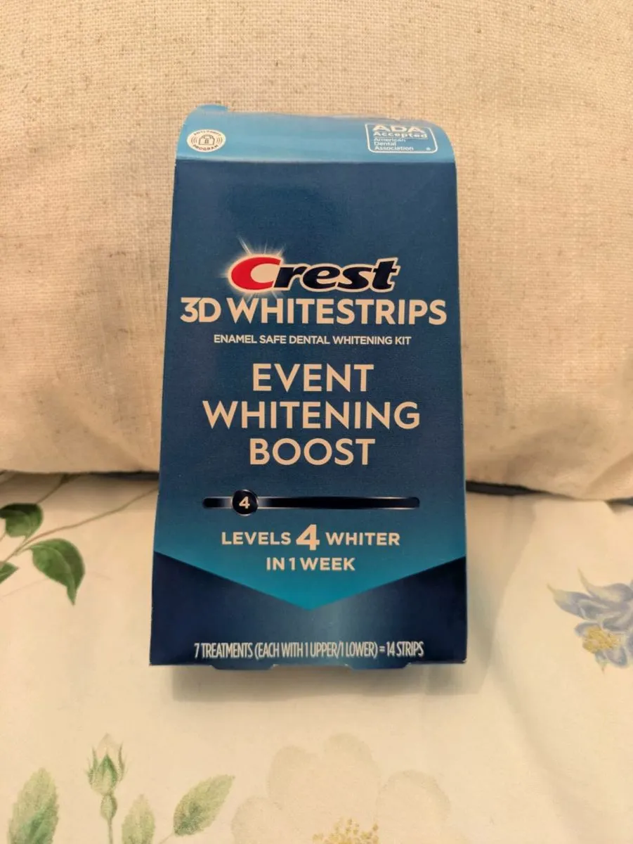 Crest 3D Whitestrips Event Whitening Boost - Image 1