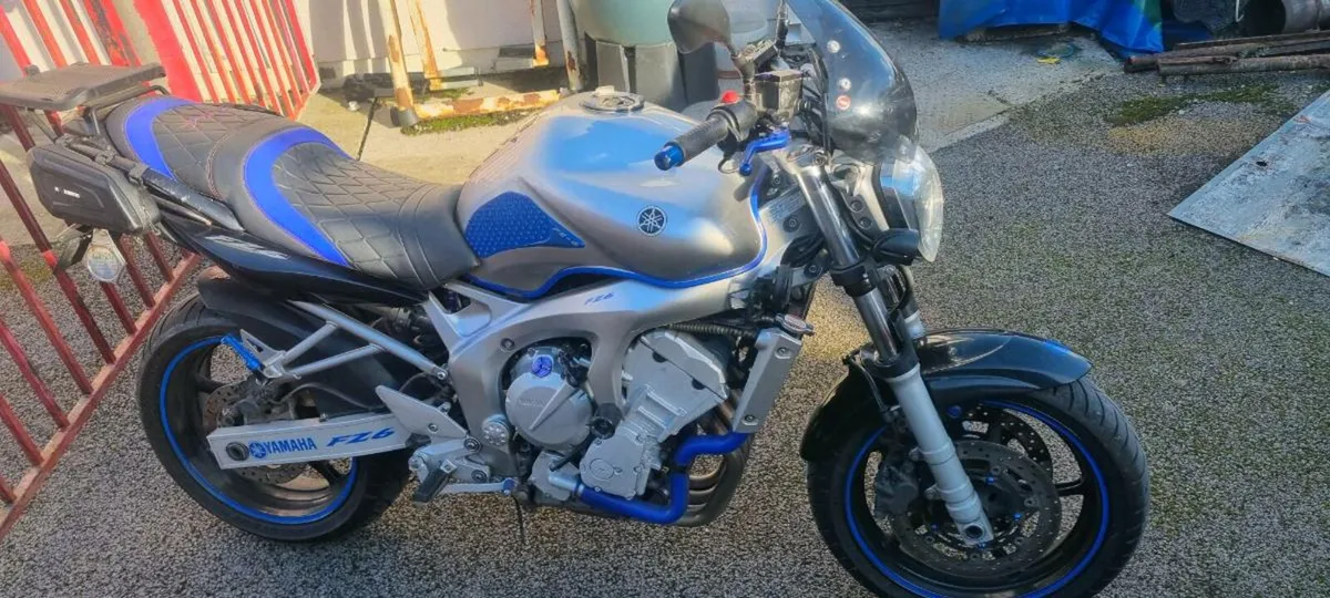 Yamaha FZR600 Motorbike - Image 1