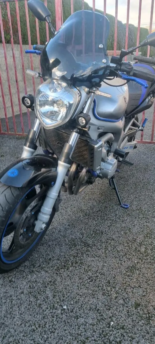 Yamaha FZR600 Motorbike - Image 4