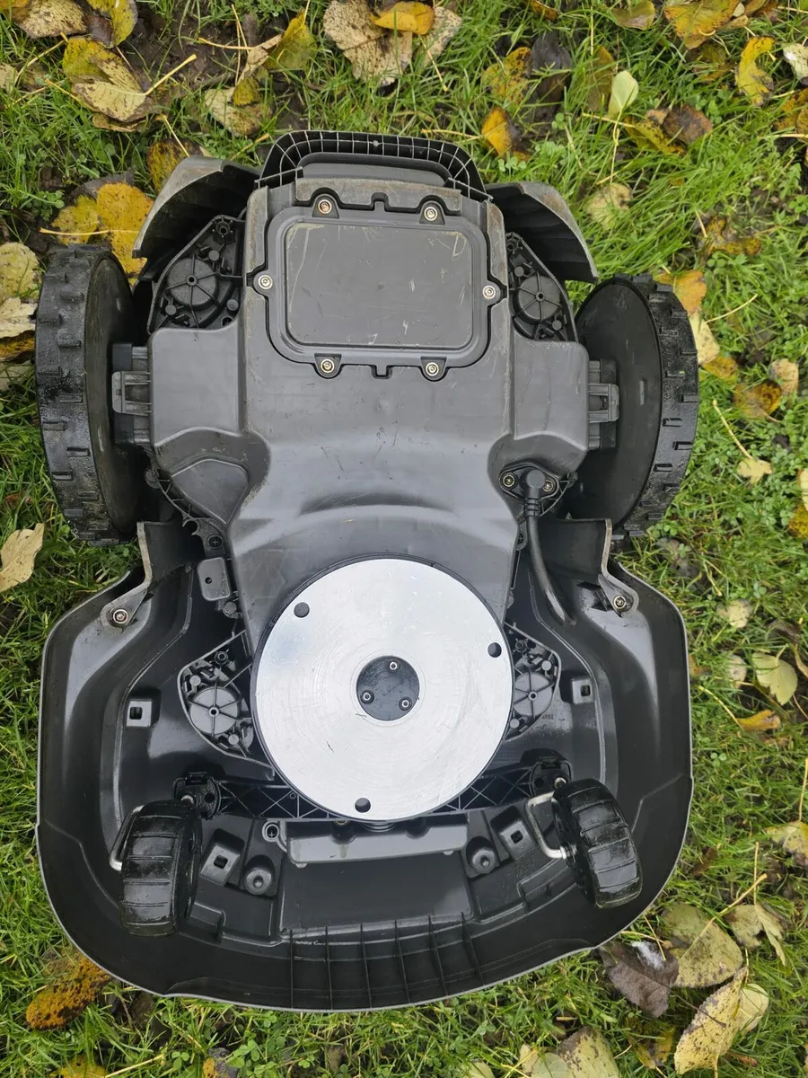 Husvarna 320 Nera Automower - Image 3