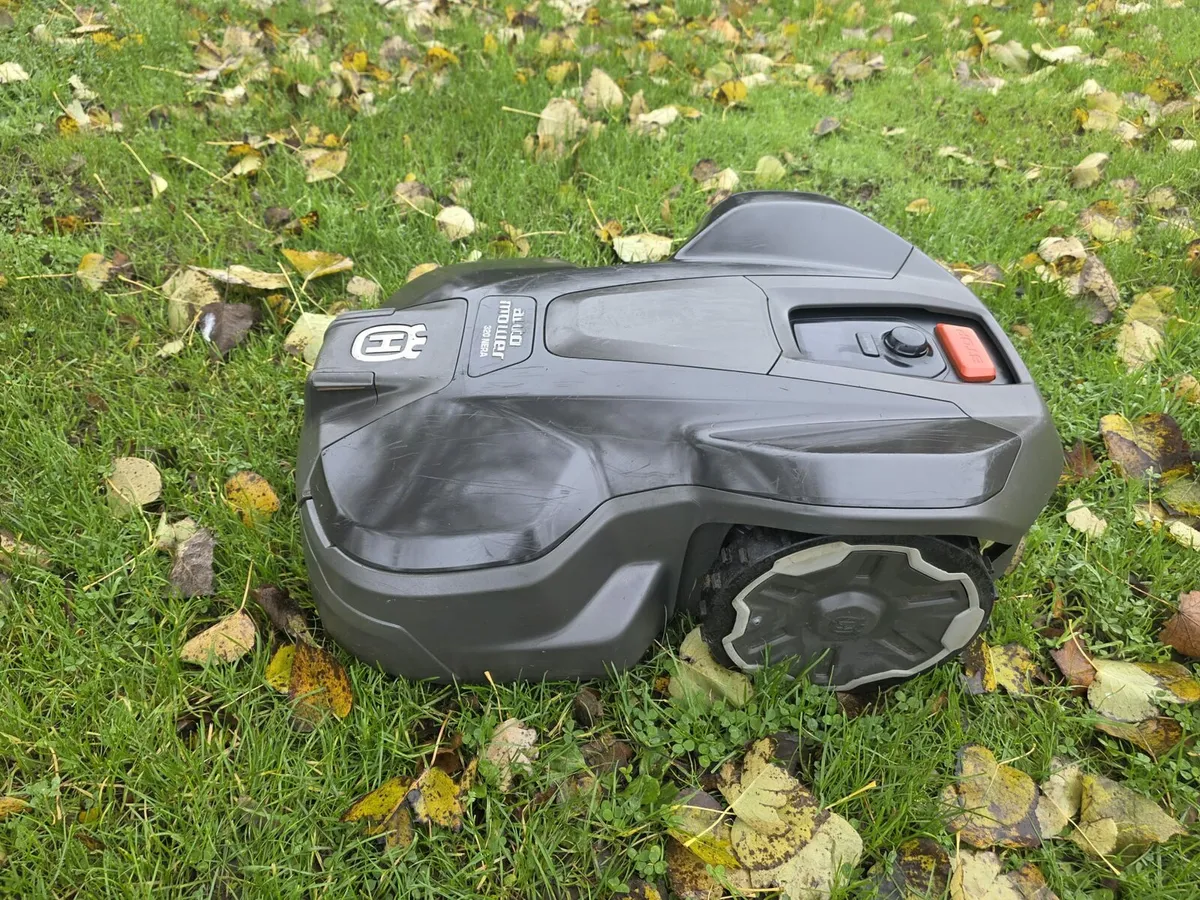 Husvarna 320 Nera Automower - Image 4