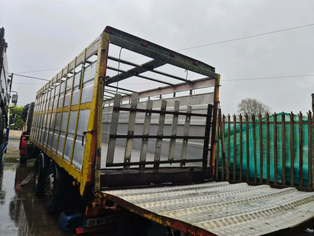3 25ft cattle bodys - Image 1