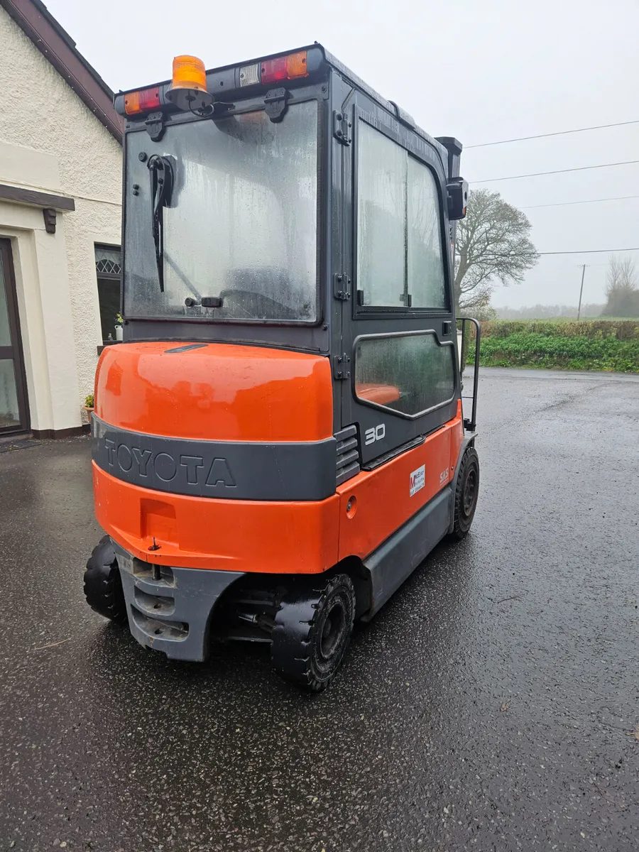 Toyota Electric Forklifts - Image 3