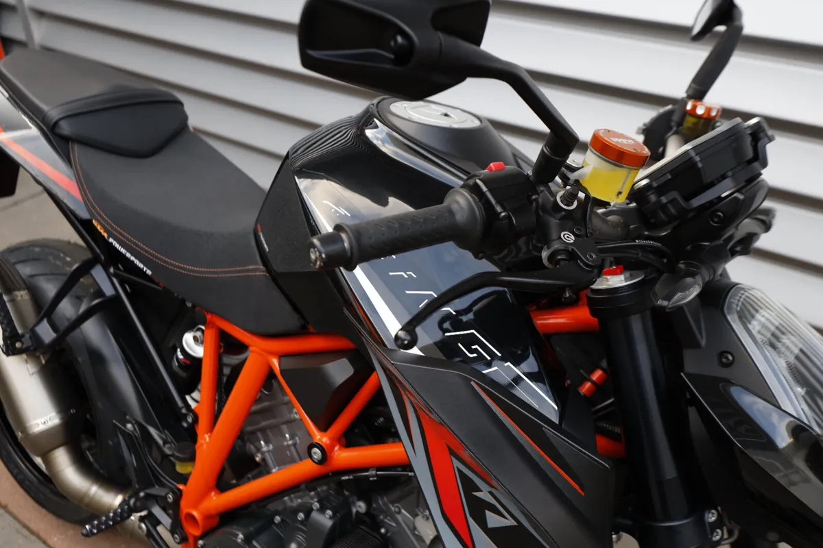 KTM 1290 SuperDuke R - Image 3