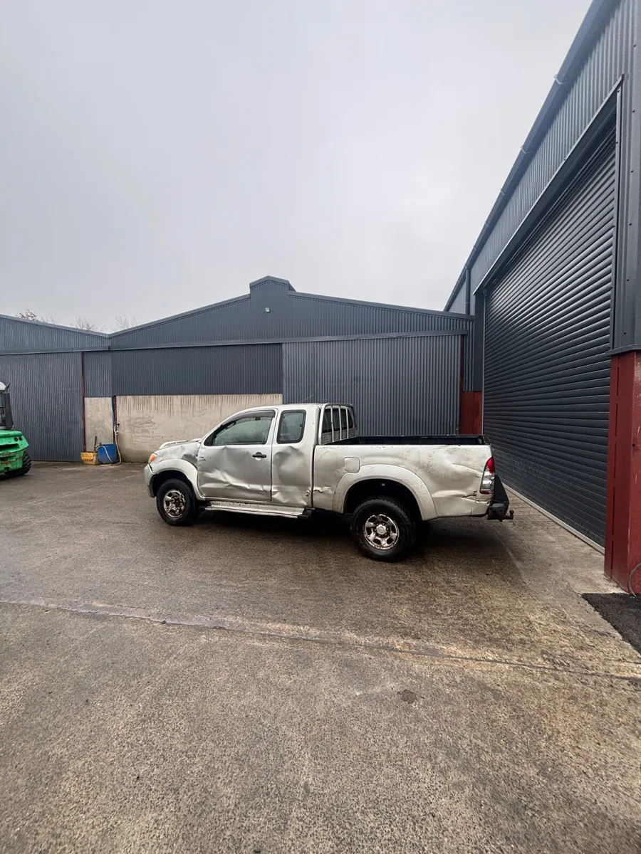 Toyota hilux for Breaking - Image 2