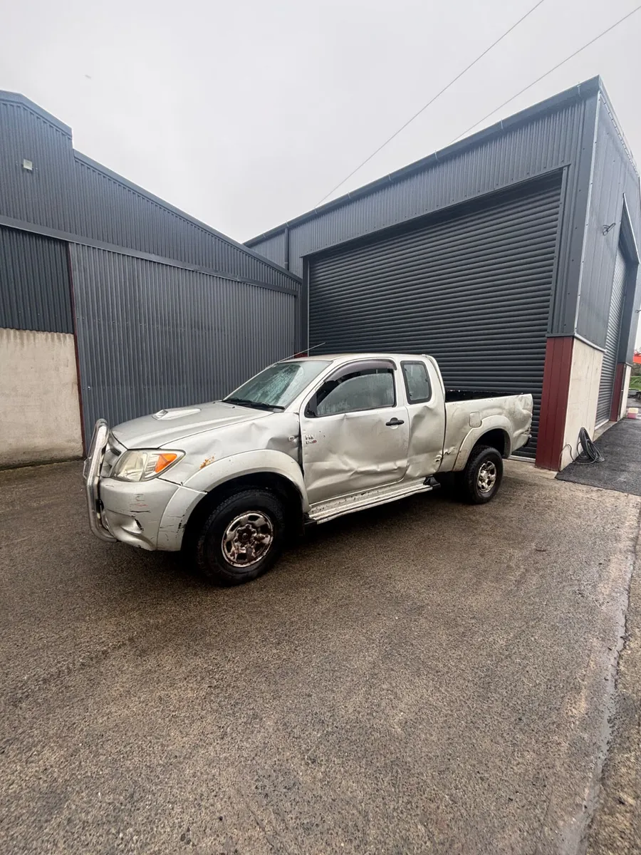 Toyota hilux for Breaking - Image 3