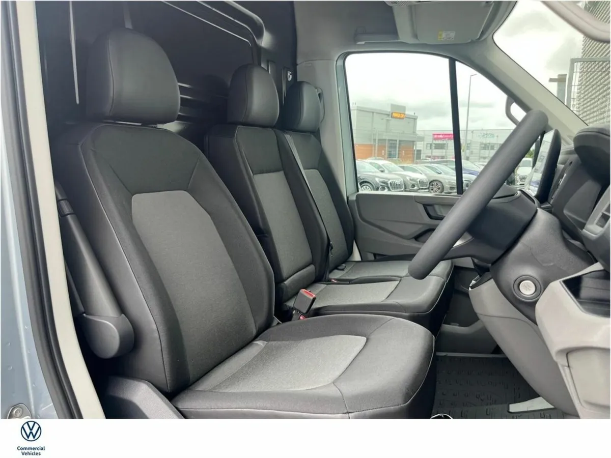 Volkswagen Crafter HIGHLINE H35 MWB 177HP A8F AUTO - Image 2