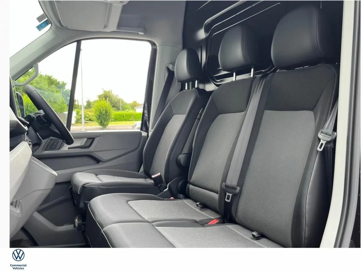 Volkswagen Crafter HIGHLINE H35 MWB 177HP A8F AUTO - Image 4