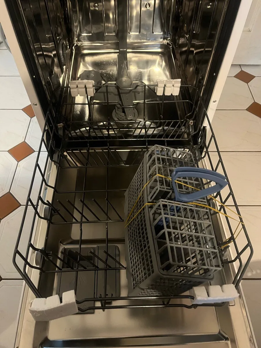 NEW - Slimline Dishwasher - Image 4