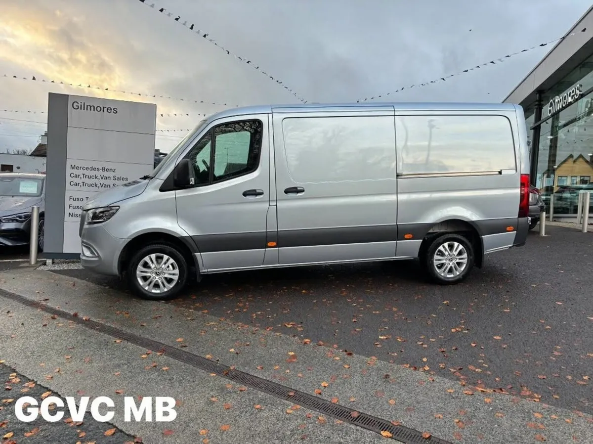 Mercedes-Benz Sprinter 317 MWB Low Roof RWD - Image 2